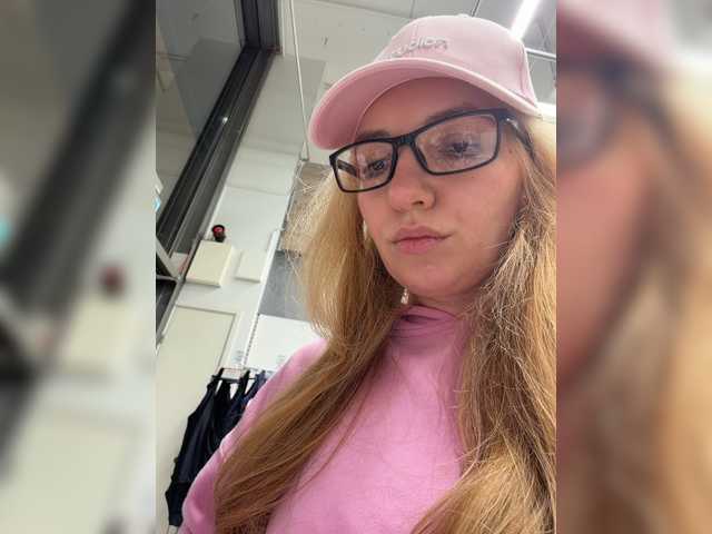 marykiskis, live now on BongaCams