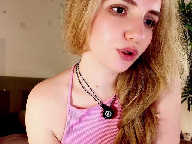 marykiskis live cam preview