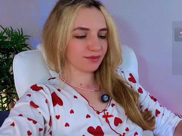 marykiskis, live now on BongaCams