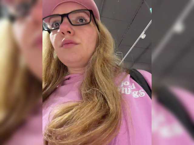 marykiskis, live now on BongaCams
