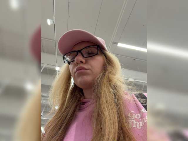 marykiskis, live now on BongaCams