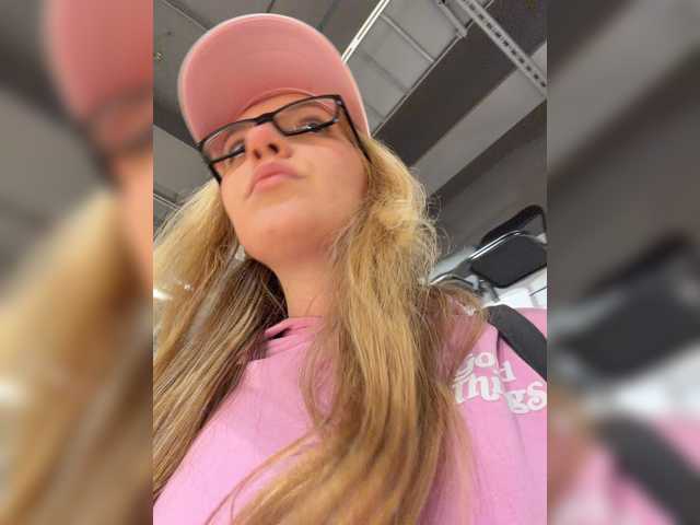 marykiskis, live now on BongaCams