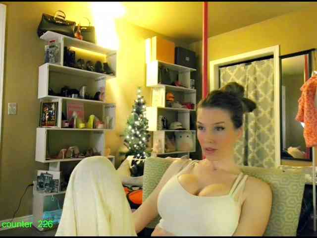 NikkiGlazer webcam