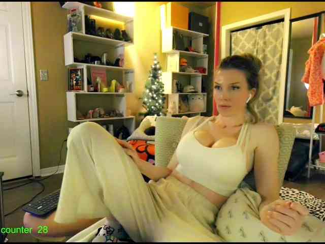 NikkiGlazer webcam