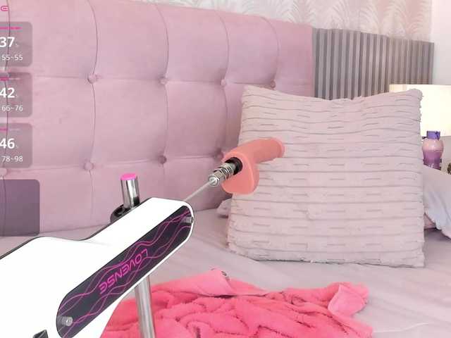 Kimiekaboom live cam on BongaCams