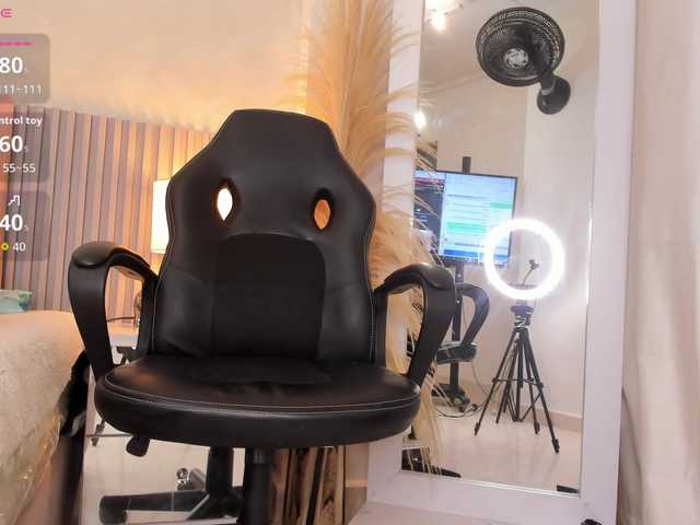 Kimiekaboom live cam preview
