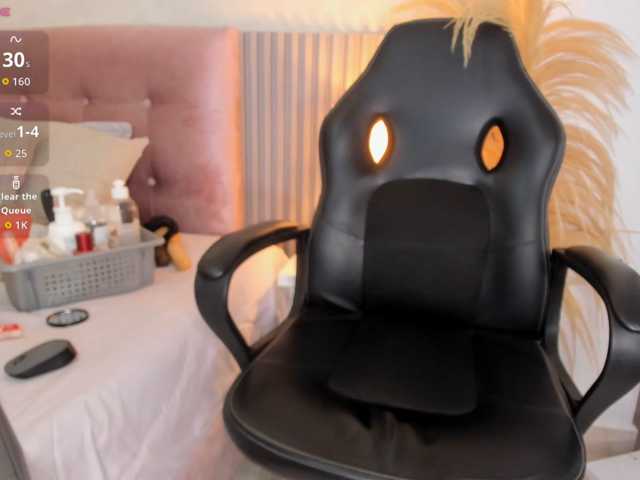 Kimiekaboom live cam on BongaCams