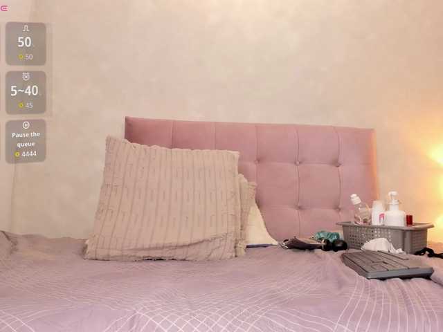 Kimiekaboom live cam on BongaCams