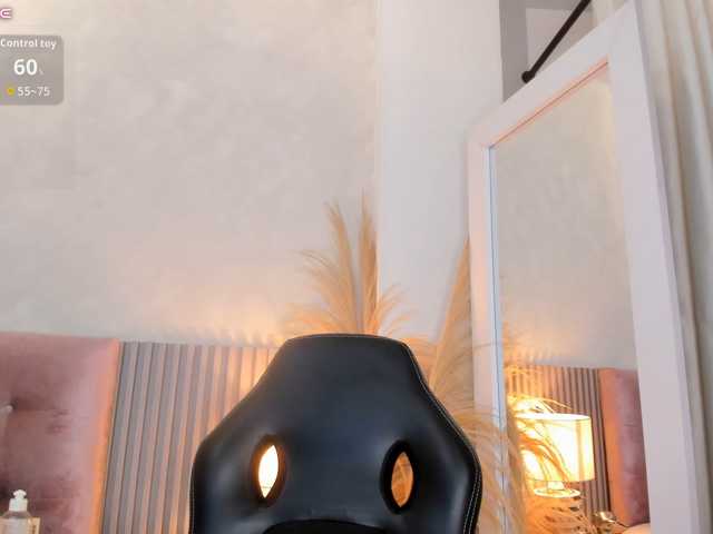 Kimiekaboom live cam on BongaCams