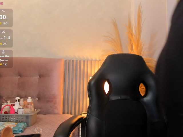 Kimiekaboom live cam on BongaCams