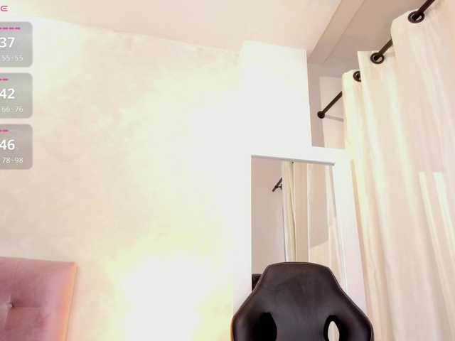 Kimiekaboom live cam on BongaCams