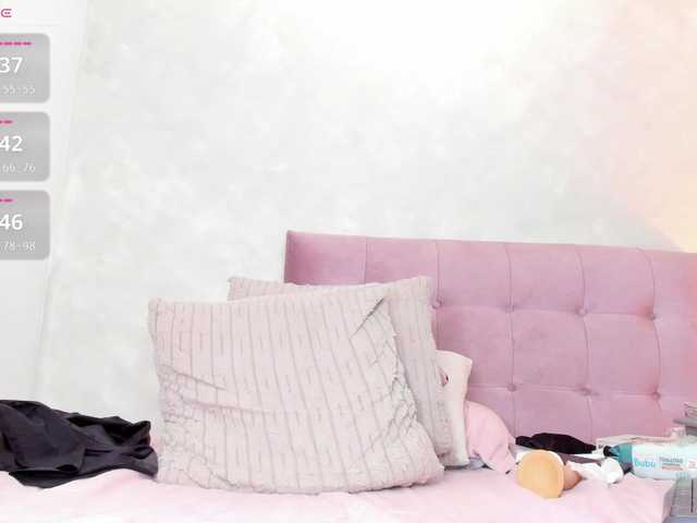 Kimiekaboom live webcam show