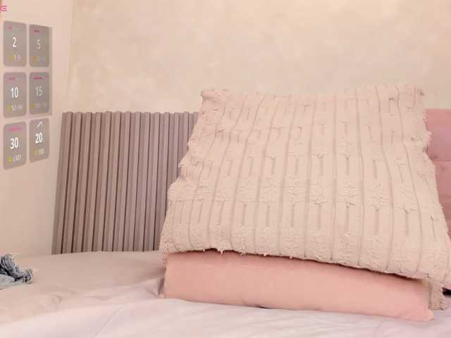 Kimiekaboom live cam on BongaCams