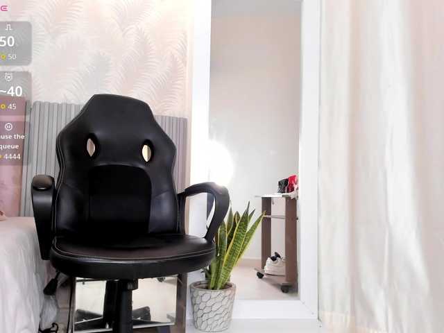 Kimiekaboom live cam on BongaCams