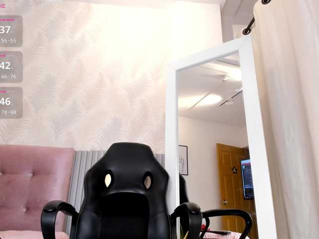 Kimiekaboom live cam on BongaCams