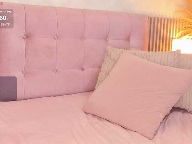 Kimiekaboom live cam on BongaCams