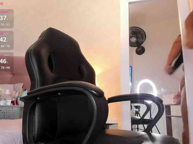 Kimiekaboom webcam