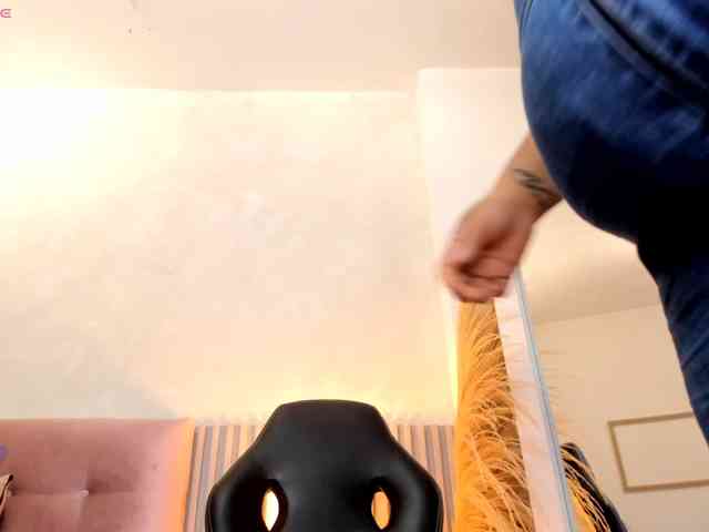 Kimiekaboom webcam