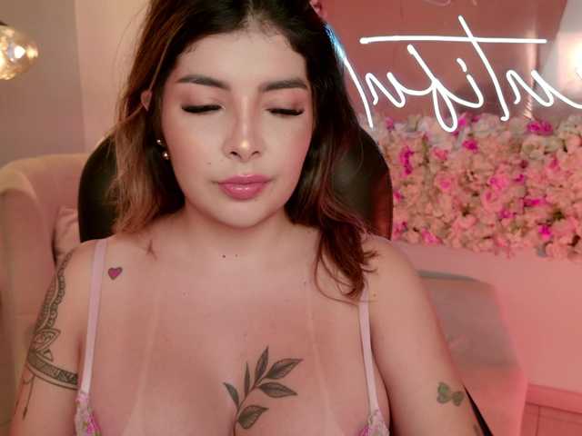 LisaMonroe's BongaCams show and profile