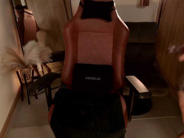 LisaMonroe, live now on BongaCams