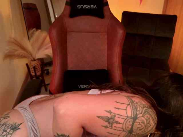 LisaMonroe webcam