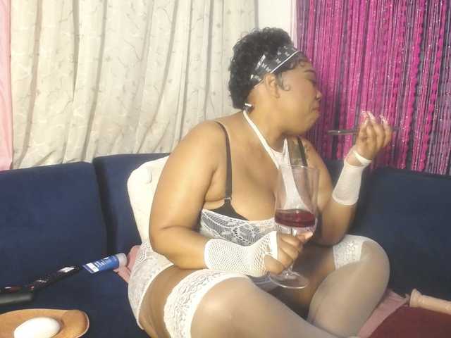 crystalbee live cam on BongaCams