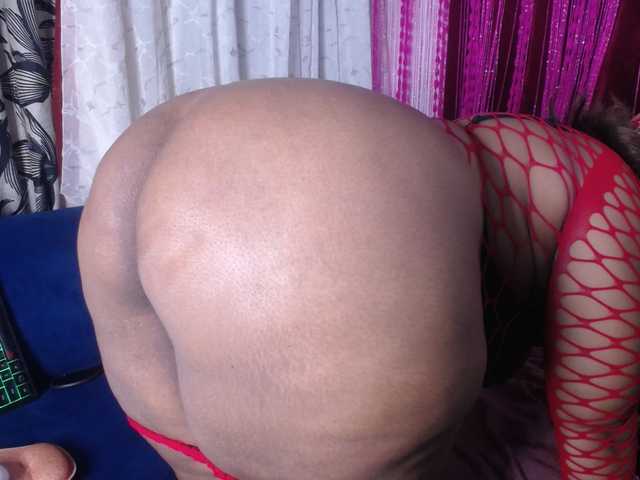 crystalbee live cam on BongaCams
