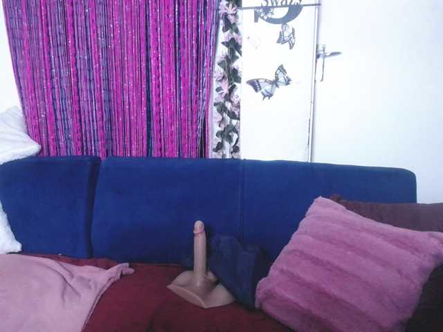 crystalbee live cam on BongaCams