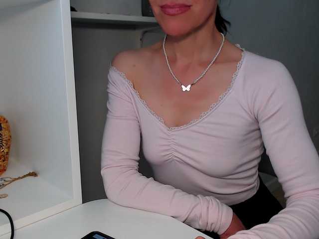 LadyL09 Live Cam and Statistics on UnifiedCams