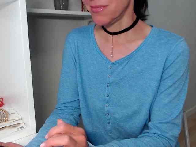 LadyL09 webcam