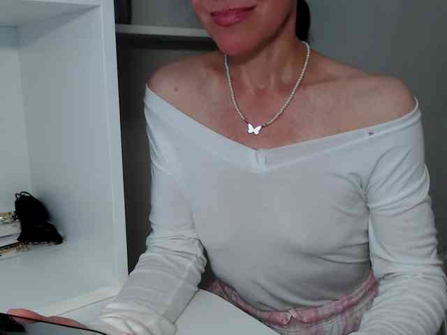 LadyL09 webcam