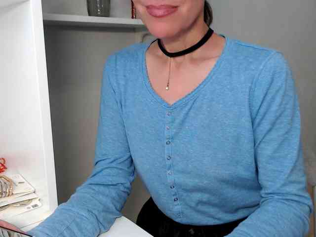 LadyL09 webcam