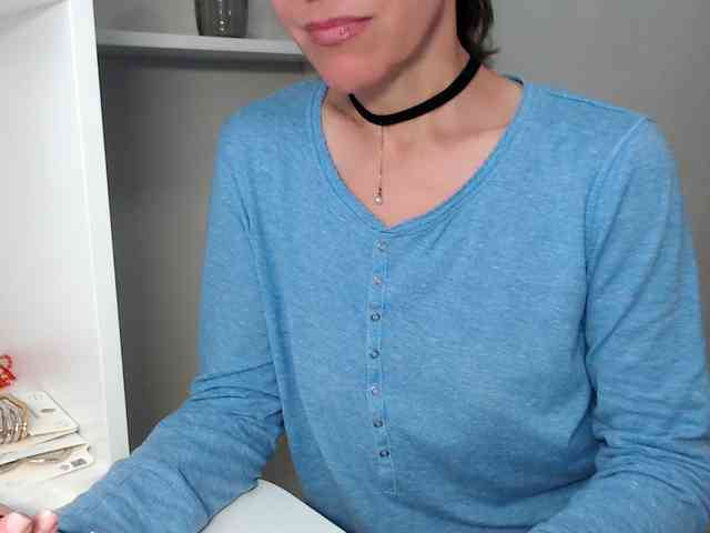 LadyL09 webcam