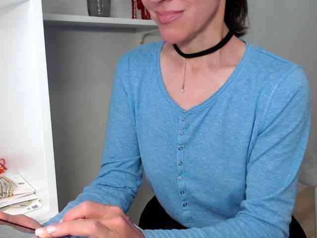 LadyL09 webcam