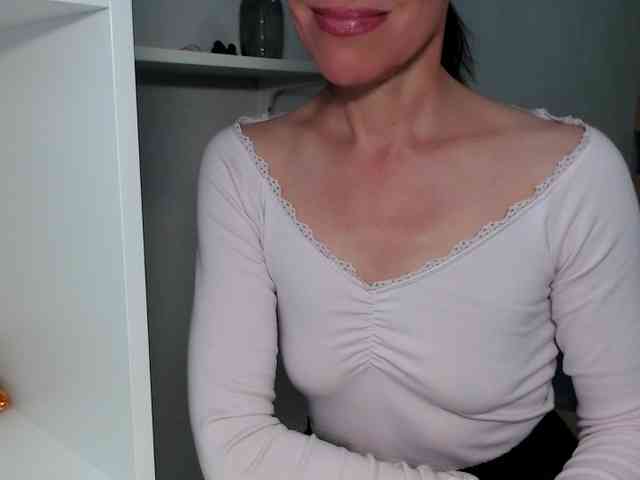 LadyL09 webcam