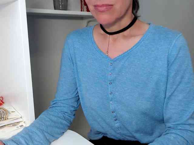 LadyL09 webcam