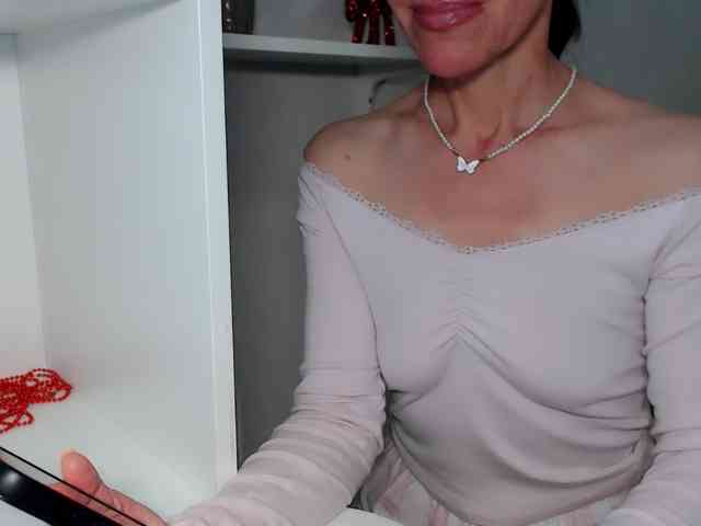 LadyL09 webcam