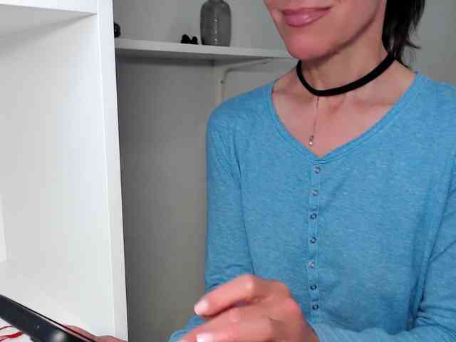 LadyL09 webcam