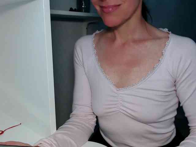 LadyL09 webcam