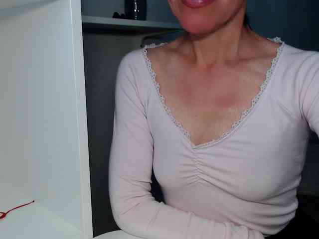 LadyL09 webcam