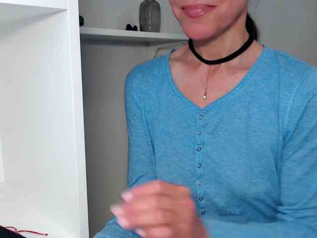 LadyL09 webcam