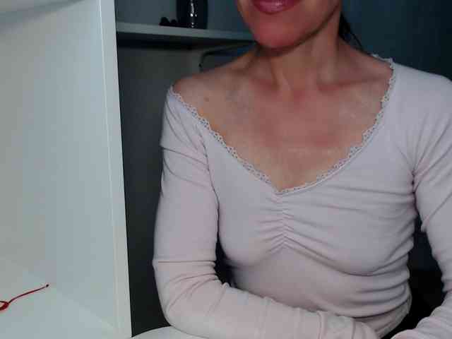 LadyL09 webcam
