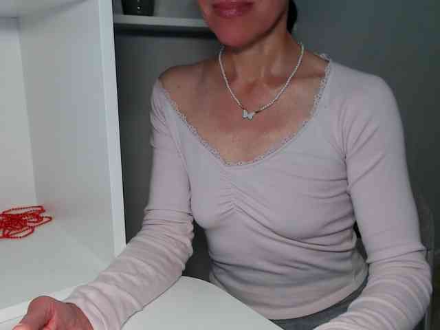 LadyL09 webcam