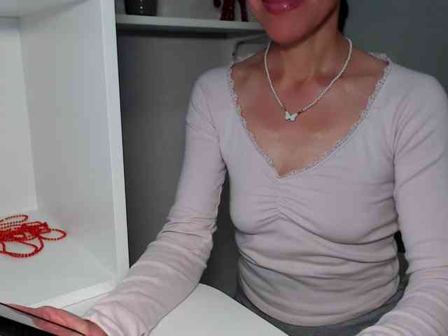 LadyL09 webcam