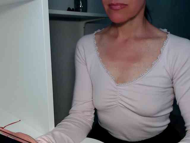 LadyL09 webcam