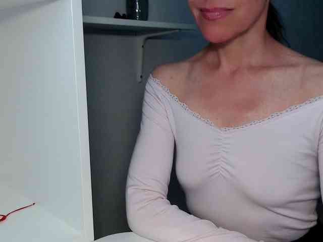 LadyL09 webcam