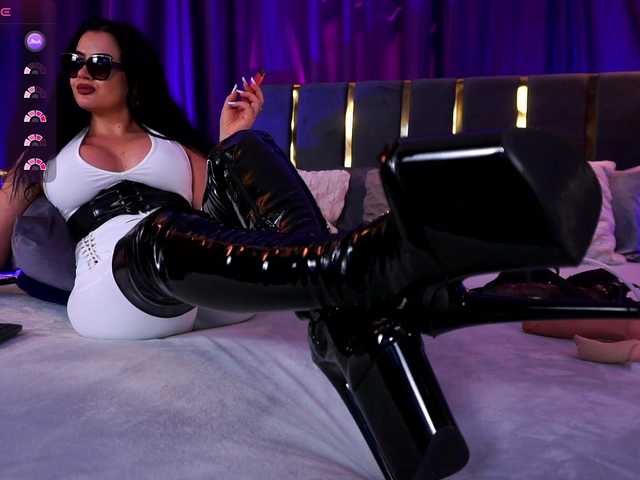 EmpressDesire — live female cam