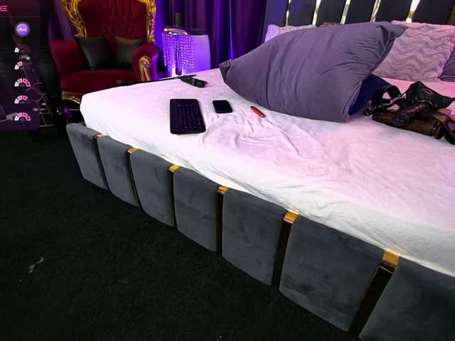 EmpressDesire live cam on BongaCams