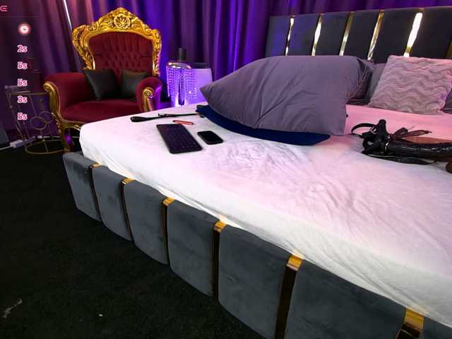 EmpressDesire live cam on BongaCams