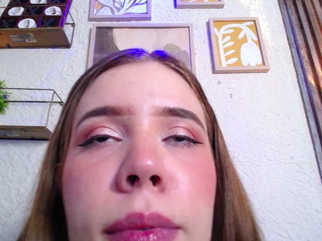 PrettyAriel live webcam show